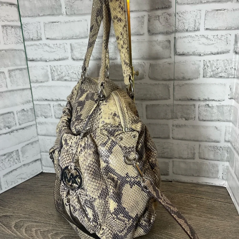 Michael Kors snakeskin print hobo satchel purse. Shoulder bag. Strap.pre-owned